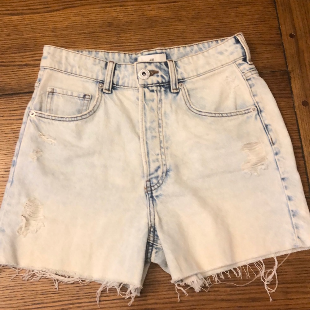 H&M high waisted mom shorts buttonfly distressed jean Sz 2 back to school